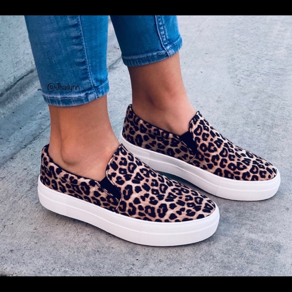 HP 🥳 Leopard Canvas slip on W/Memory foam insert